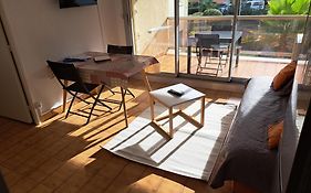 Hélios 24, T2 climatisé, parking, terrasse, 500m plage